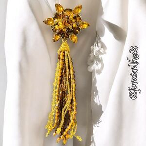 Vintage Flower Brooch with Topaz, Amber, and Brown Rhinestones – 7-Inch Design